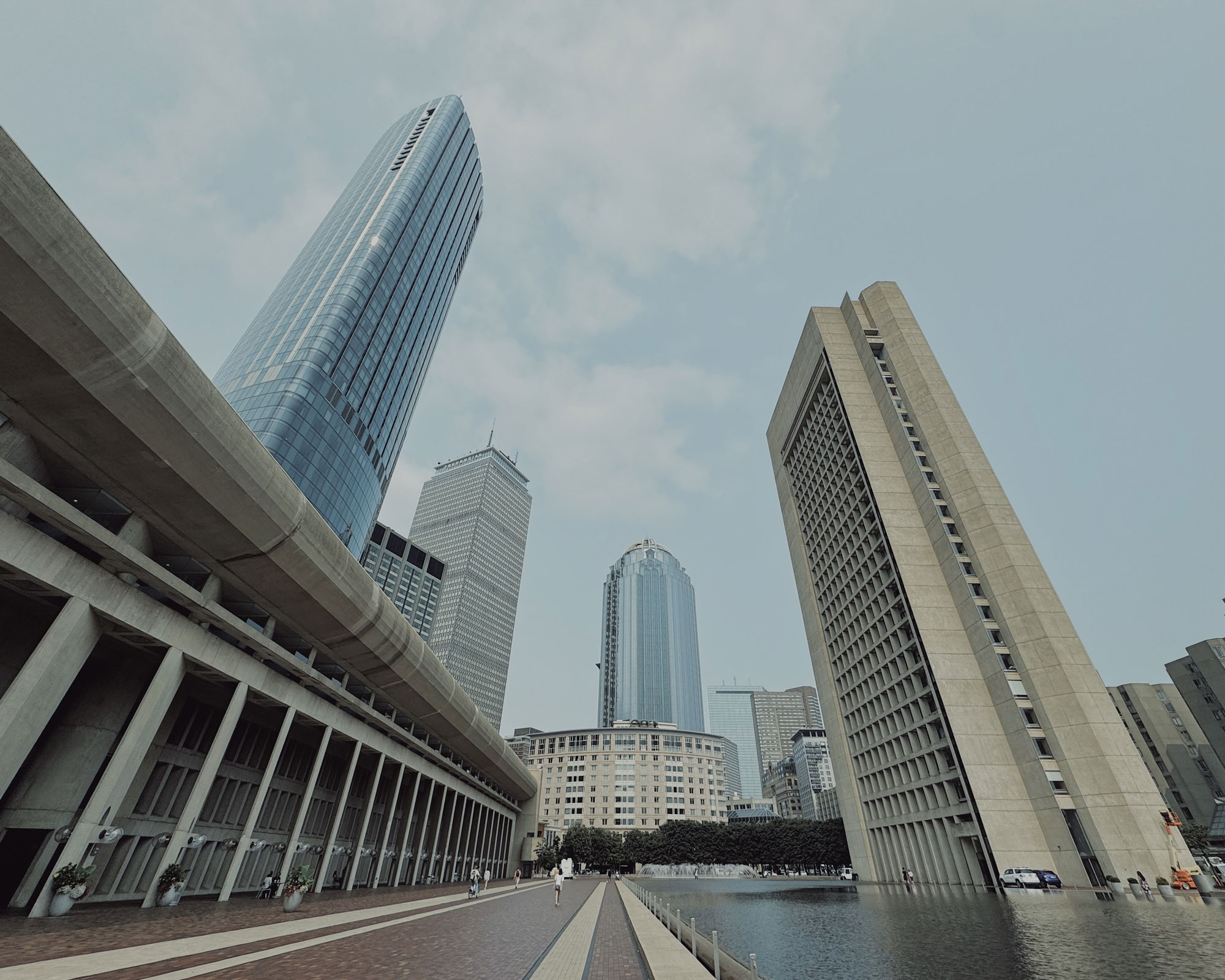 Backbayのビル群。中央にPrudential Center、右手にNetwork Science Institute が入居するビルが写っている。
