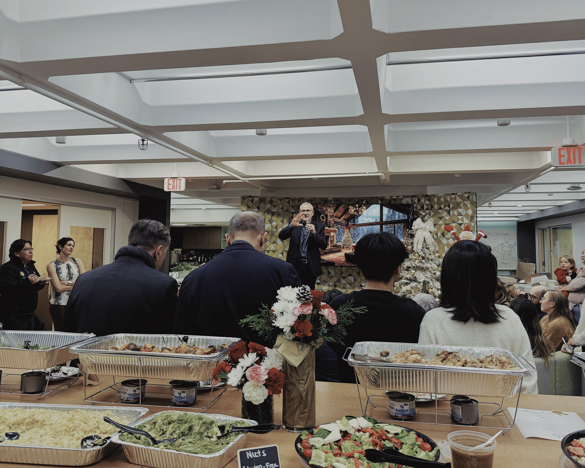 Network Science InstituteでのHoliday Partyの様子